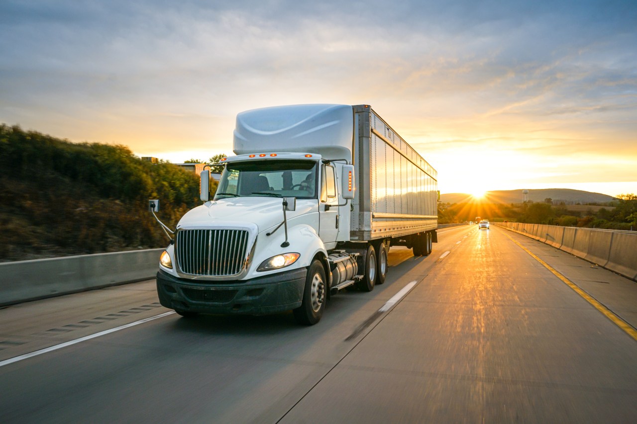 The Benefits of Working in the Trucking Industry